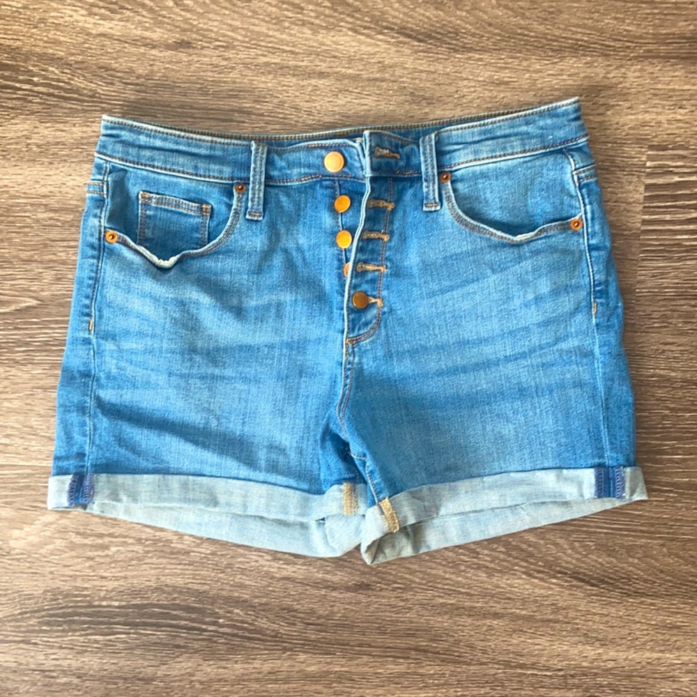 Jeans shorts with gold buttons